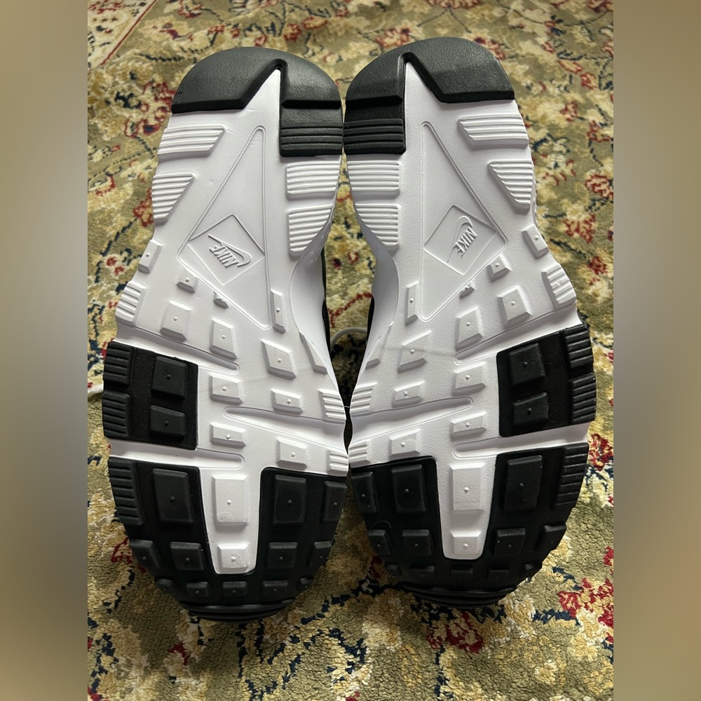 NIKE HUARACHE RUN (GS) Nike Air
Phantom/Volt/Bright Spruce Size Y7 - Picture 4 of 10